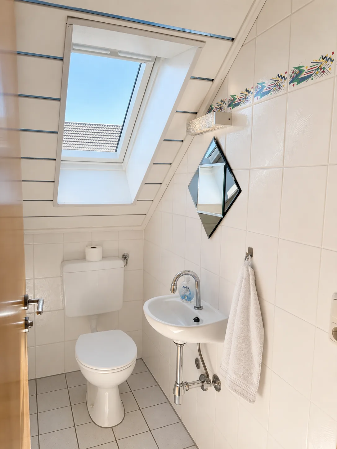 Separates Gäste-WC mit Tageslicht Separates Gäste-WC mit Tageslicht